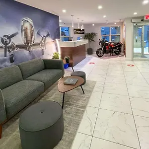 Hotel Clarion Pointe Airport