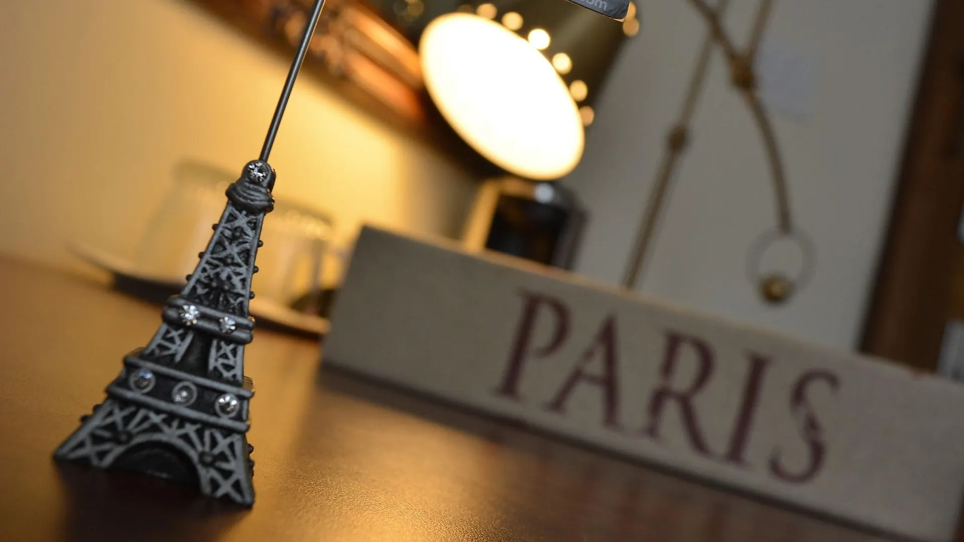 Hotel De Paris Montreal