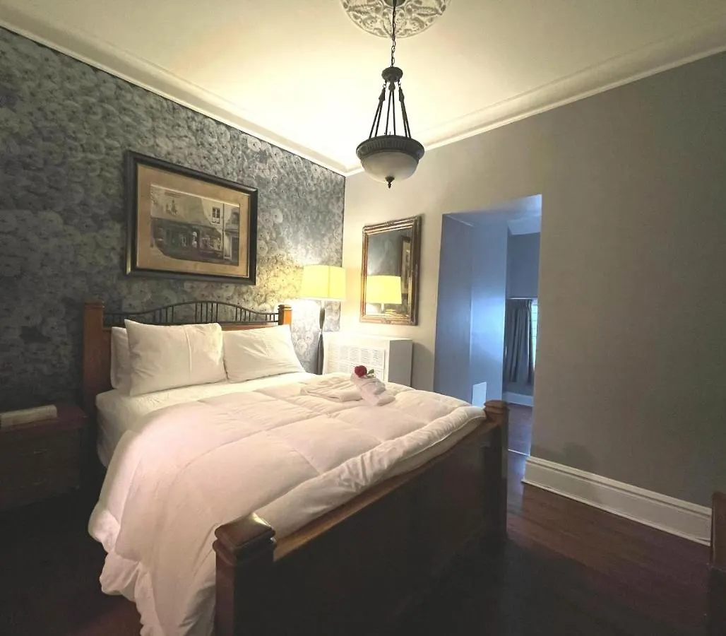Hotel De Paris Montreal 3*,