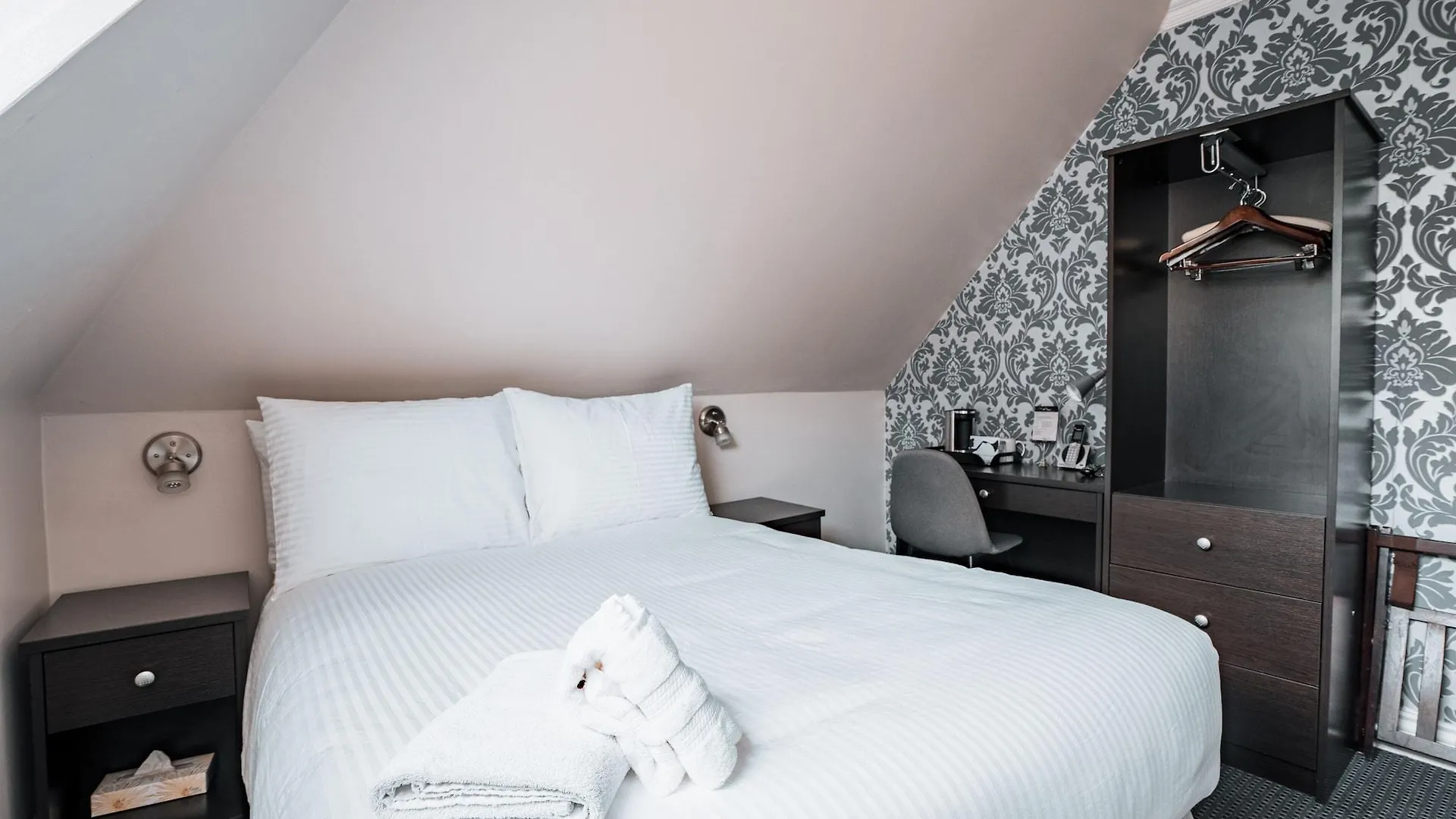 Hotel De Paris Montreal